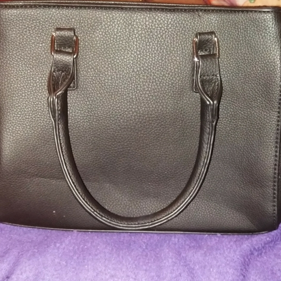 Kenneth Cole black purse with a shoulder strap - Picture 2 of 4